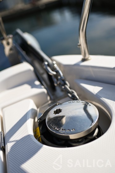 Bavaria C42 - Yacht Charter Sailica
