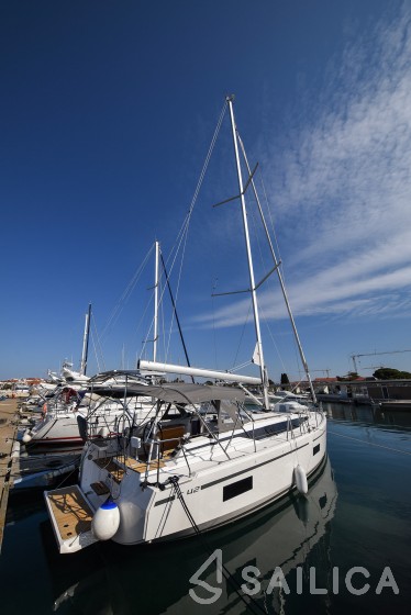 Bavaria C42 - Yacht Charter Sailica