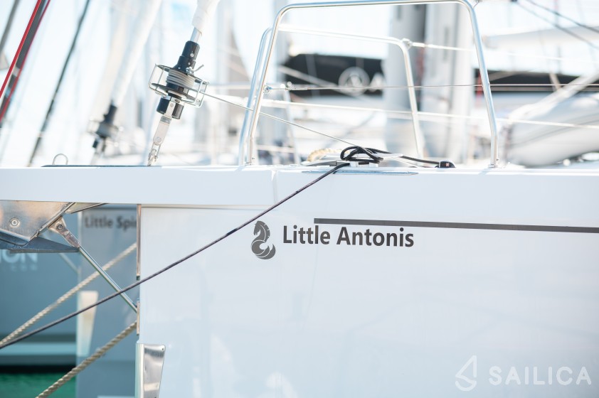 Oceanis 40.1 - Yacht Charter Sailica