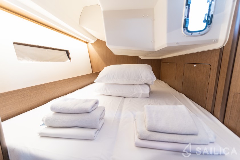 Oceanis 40.1 - Yacht Charter Sailica