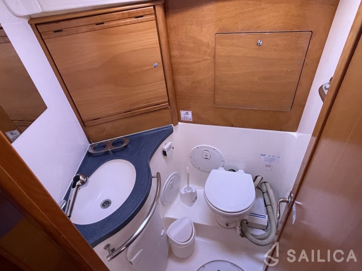 Bavaria 40 Cruiser - Yacht Charter Sailica