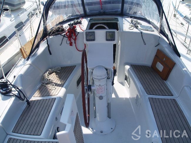 Oceanis 343 - Yacht Charter Sailica