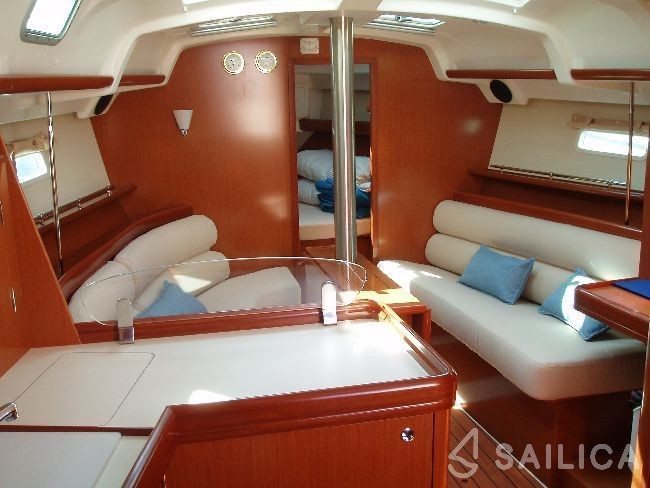 Oceanis 343 - Yacht Charter Sailica