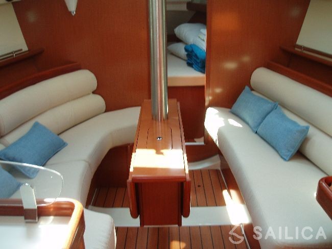 Oceanis 343 - Yacht Charter Sailica