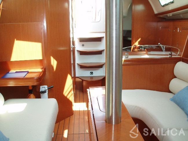 Oceanis 343 - Yacht Charter Sailica