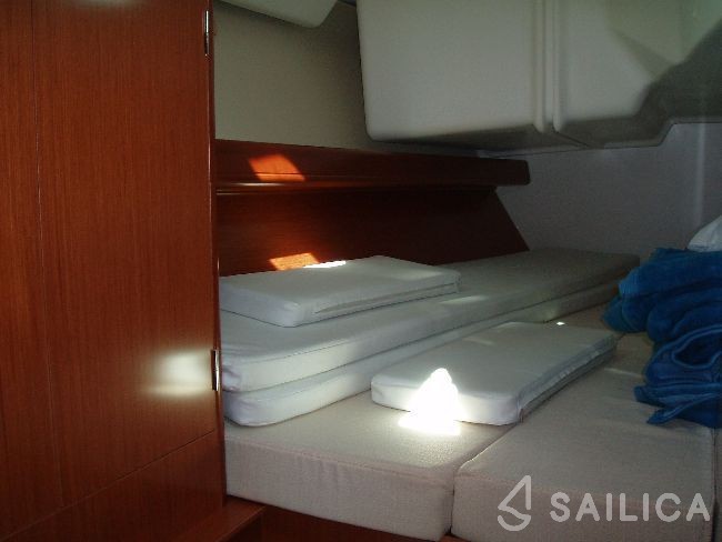 Oceanis 343 - Yacht Charter Sailica
