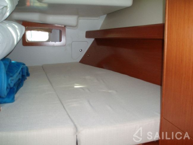 Oceanis 343 - Yacht Charter Sailica