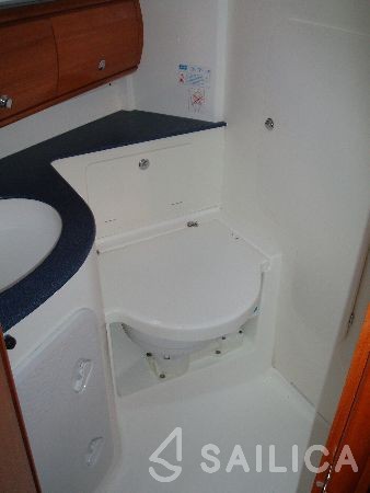 Bavaria 32 Cruiser - Yacht Charter Sailica