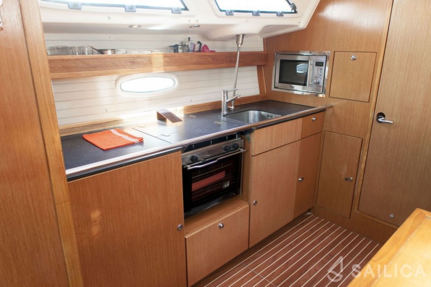 Bavaria 43 Cruiser - Yacht Charter Sailica