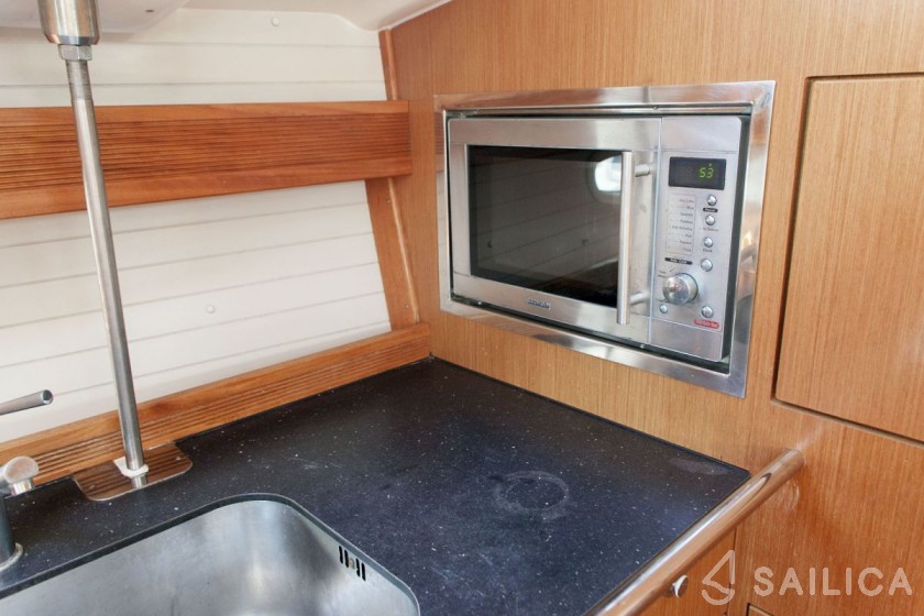 Bavaria 43 Cruiser - Yacht Charter Sailica