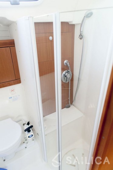 Bavaria 43 Cruiser - Yacht Charter Sailica