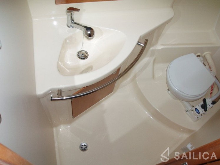 Elan 384 Impression - Yacht Charter Sailica
