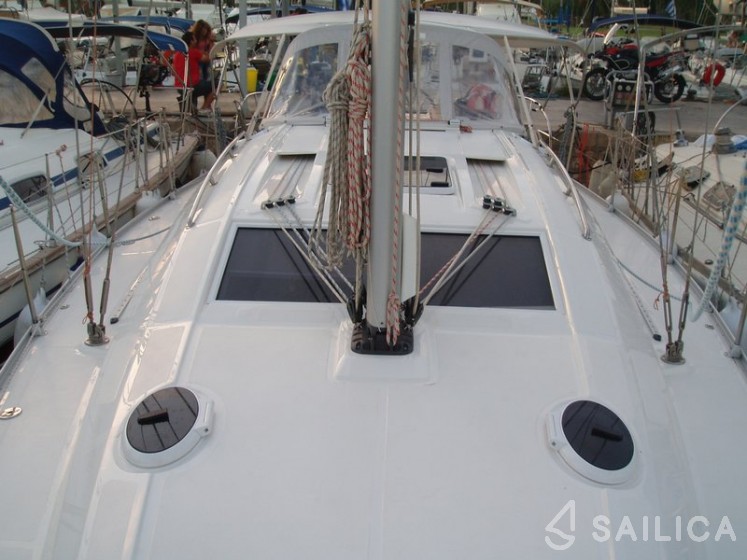 Elan 384 Impression - Yacht Charter Sailica