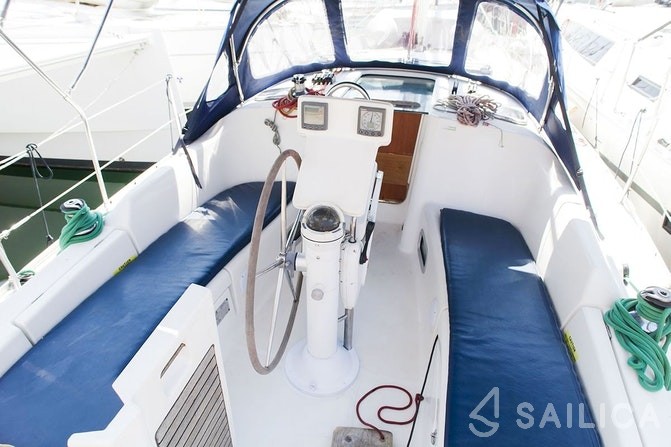 Oceanis 343 - Yacht Charter Sailica
