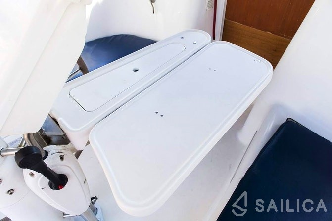 Oceanis 343 - Yacht Charter Sailica