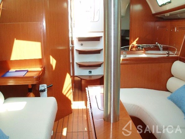 Oceanis 343 - Yacht Charter Sailica