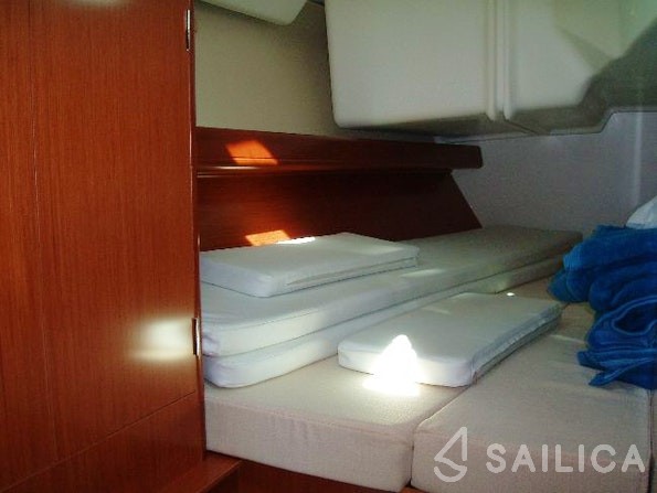 Oceanis 343 - Yacht Charter Sailica
