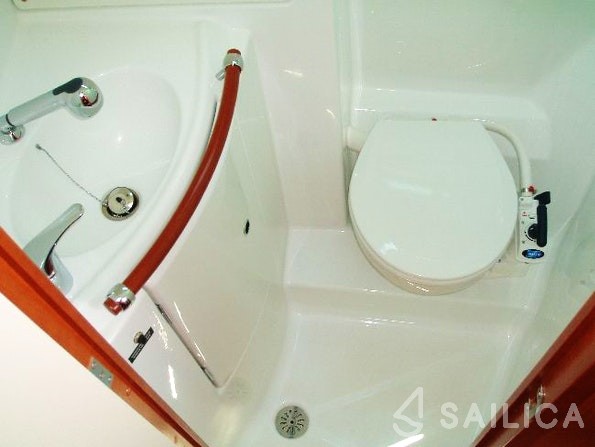 Oceanis 343 - Yacht Charter Sailica