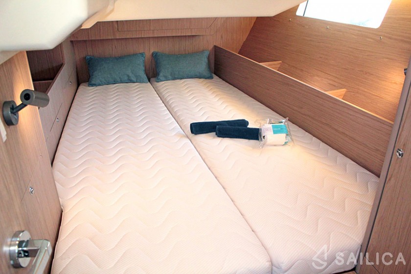 Oceanis 41.1 - Yacht Charter Sailica