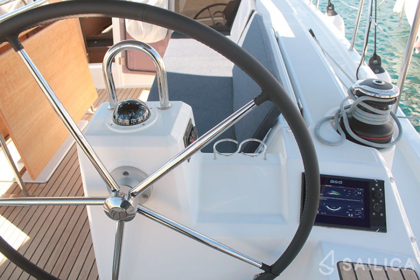 Oceanis 41.1 - Yacht Charter Sailica