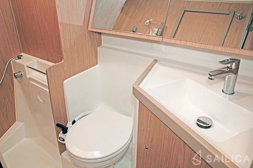 Oceanis 41.1 - Yacht Charter Sailica