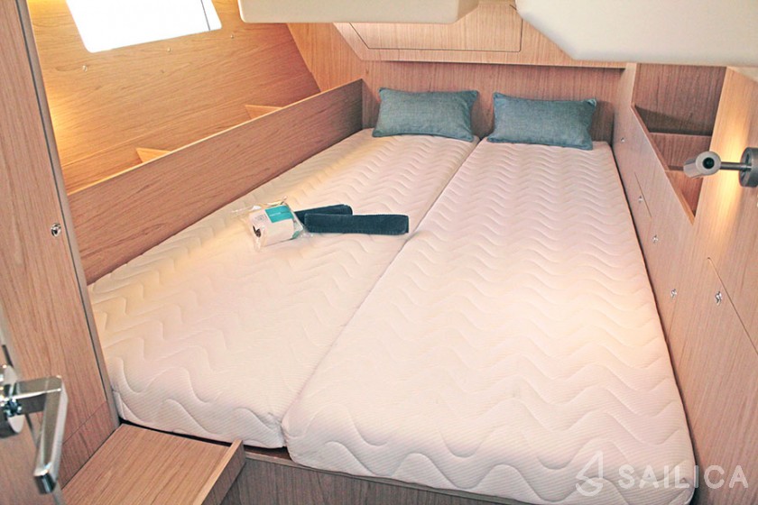 Oceanis 41.1 - Yacht Charter Sailica