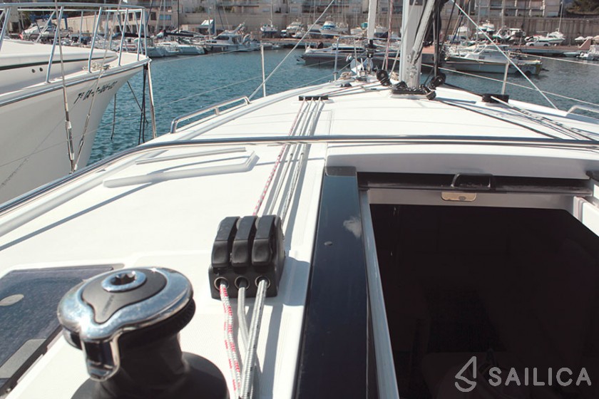 Oceanis 41.1 - Yacht Charter Sailica