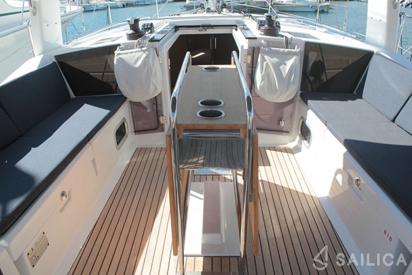 Oceanis 41.1 - Yacht Charter Sailica