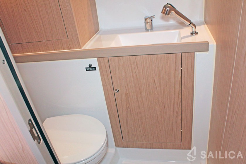 Oceanis 41.1 - Yacht Charter Sailica