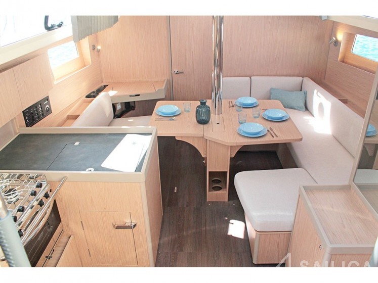 Oceanis 41.1 - Yacht Charter Sailica