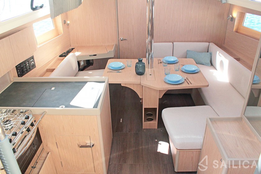 Oceanis 41.1 - Yacht Charter Sailica