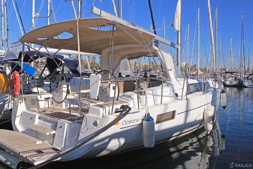Oceanis 41.1 - Yacht Charter Sailica