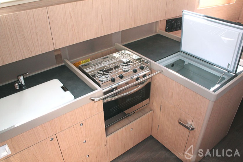 Oceanis 41.1 - Yacht Charter Sailica