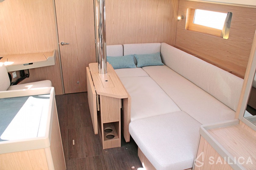 Oceanis 41.1 - Yacht Charter Sailica