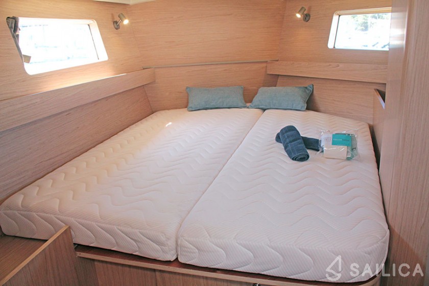 Oceanis 41.1 - Yacht Charter Sailica