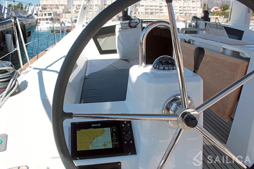 Oceanis 38.1 - Yacht Charter Sailica