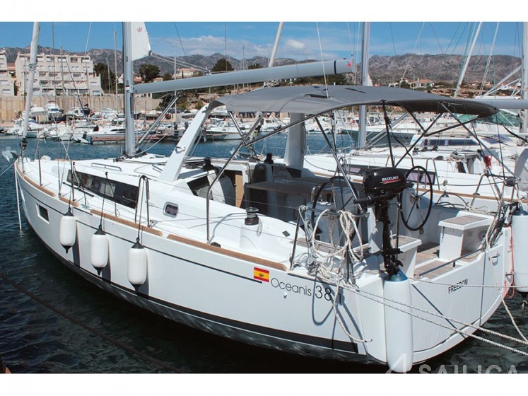 Oceanis 38.1 - Yacht Charter Sailica