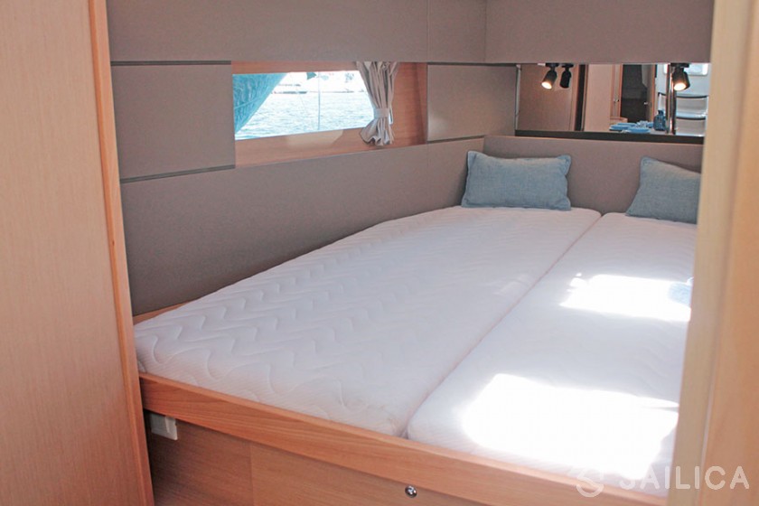 Oceanis 38.1 - Yacht Charter Sailica