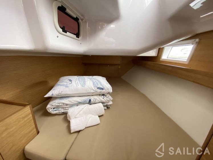 Elan Impression 40.1 - Yacht Charter Sailica