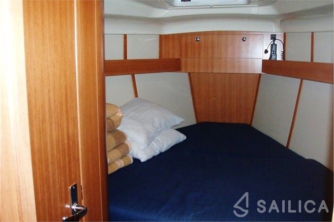 Elan 384 Impression - Yacht Charter Sailica