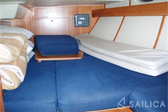 Elan 384 Impression - Yacht Charter Sailica