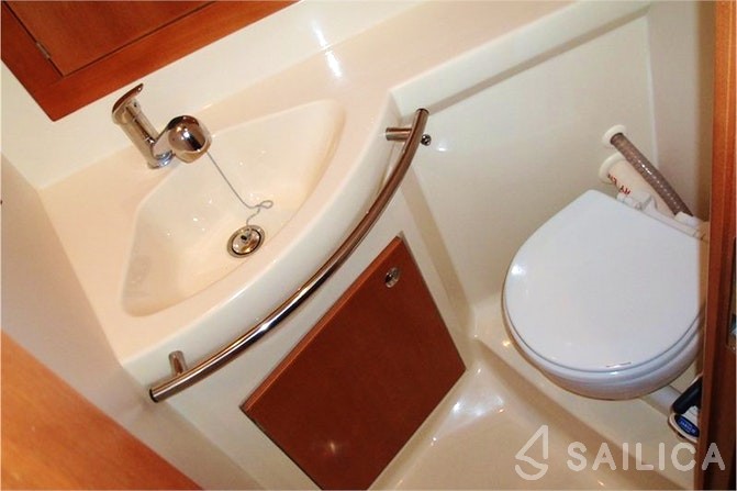 Elan 384 Impression - Yacht Charter Sailica