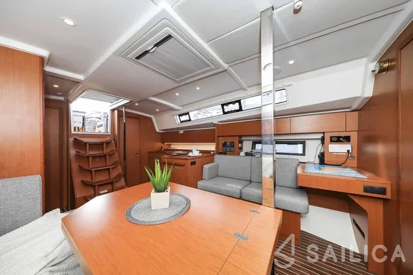 Bavaria C42 - Yacht Charter Sailica