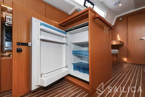 Bavaria C42 - Yacht Charter Sailica