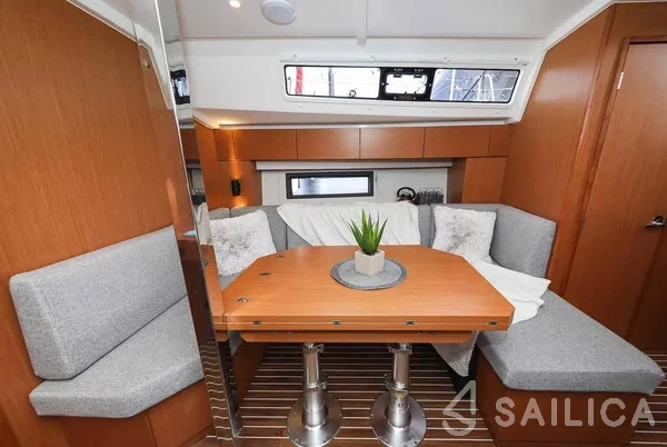 Bavaria C42 - Yacht Charter Sailica