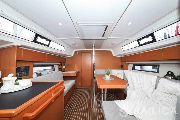 Bavaria C42 - Yacht Charter Sailica