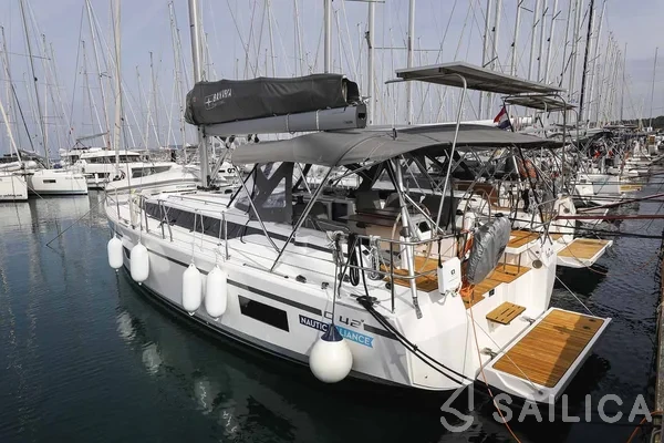 Bavaria C42 - Yacht Charter Sailica