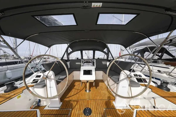 Bavaria C42 - Yacht Charter Sailica