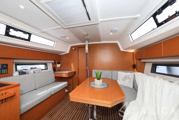 Bavaria C42 - Yacht Charter Sailica