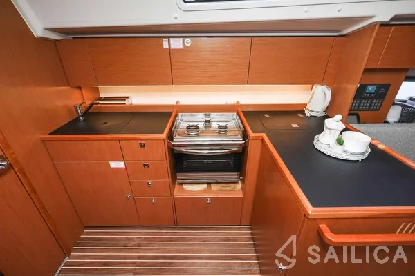 Bavaria C42 - Yacht Charter Sailica